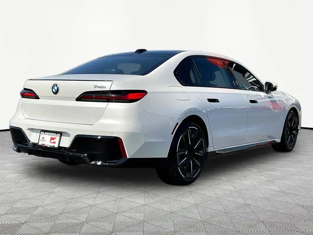 BMW 7 Series photo 7