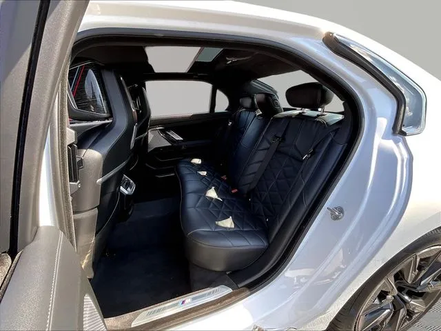 BMW 7 Series photo 22