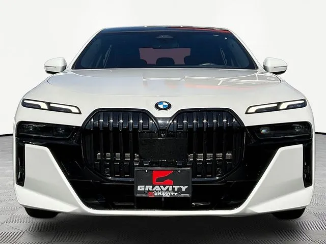 BMW 7 Series photo 2
