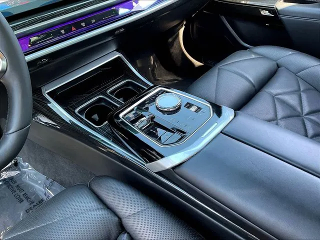 BMW 7 Series photo 18