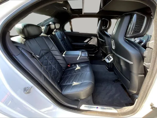 BMW 7 Series photo 25