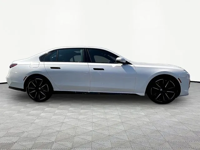 BMW 7 Series photo 8