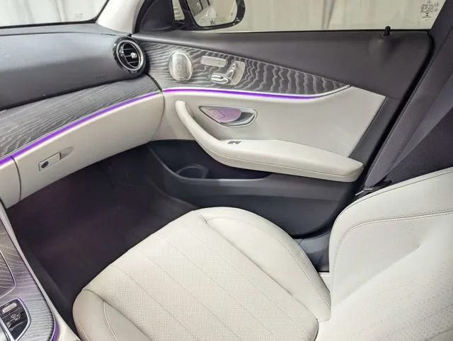 Mercedes-Benz E-Class photo 8