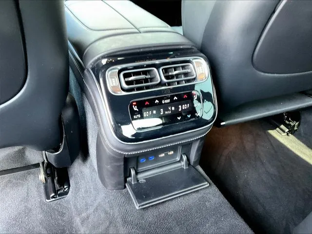 Mercedes-Benz S-Class photo 12