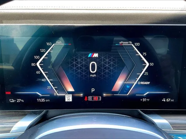 BMW i7 photo 15