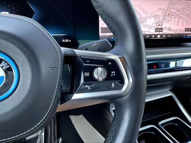 BMW i7 photo 14