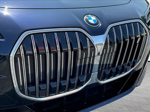 BMW i7 photo 33