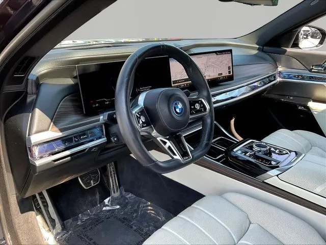BMW i7 photo 17