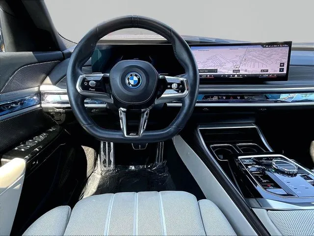 BMW i7 photo 10
