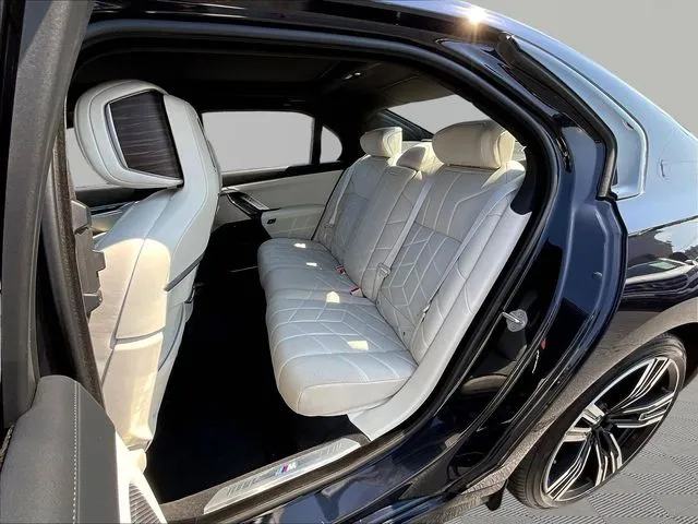 BMW i7 photo 22