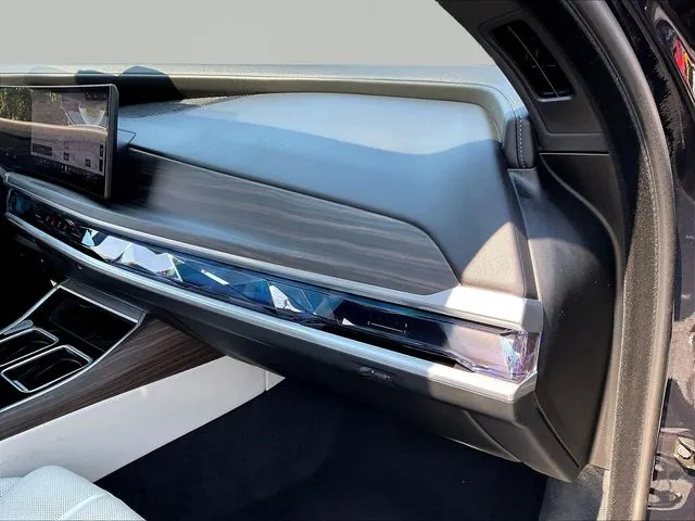 BMW i7 photo 26