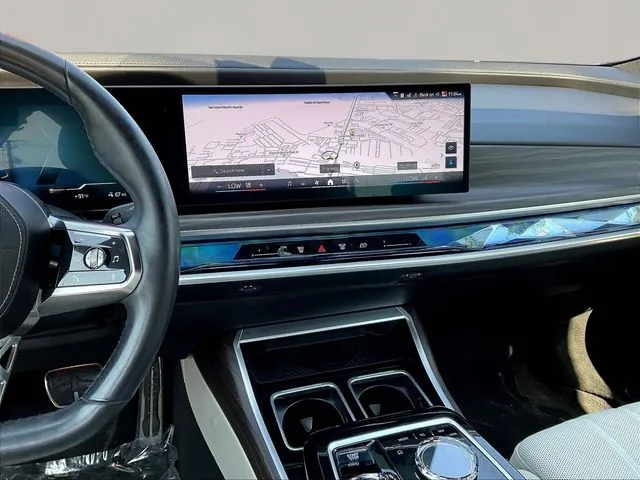 BMW i7 photo 11