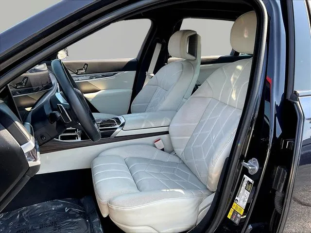 BMW i7 photo 21