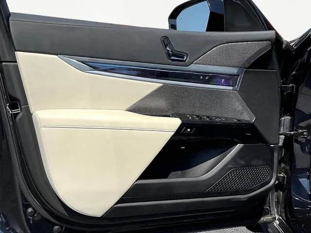 BMW i7 photo 20