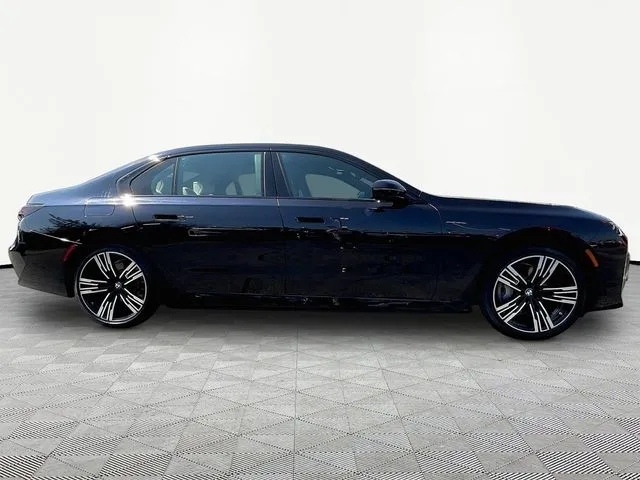 BMW i7 photo 8