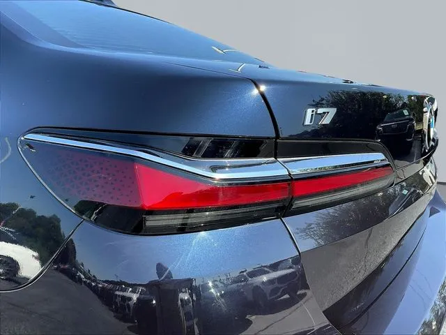 BMW i7 photo 23