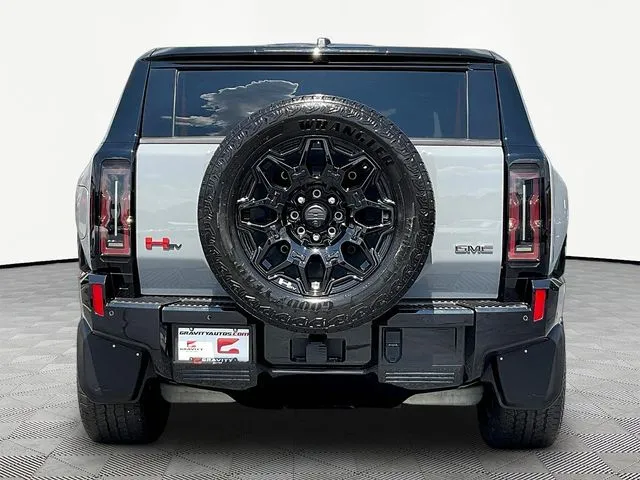 GMC Hummer EV SUV photo 6