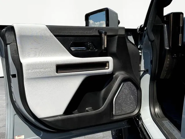 GMC Hummer EV SUV photo 22
