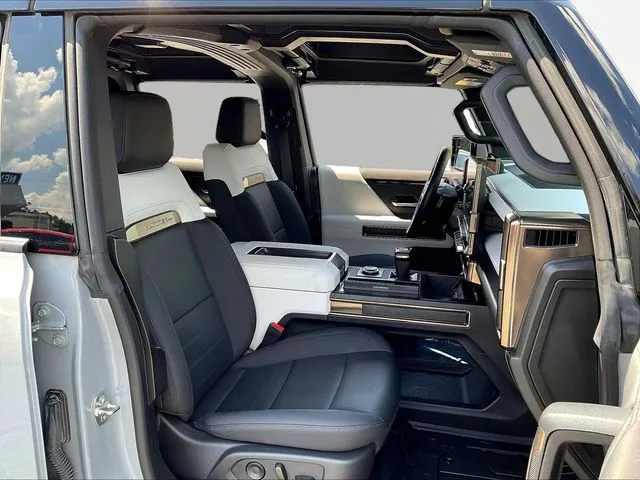 GMC Hummer EV SUV photo 31