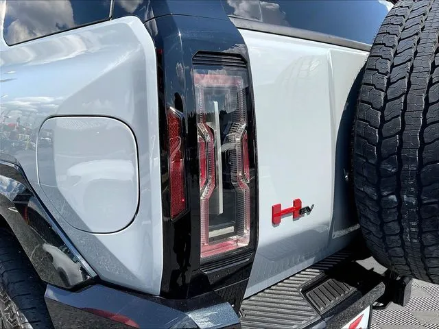 GMC Hummer EV SUV photo 25