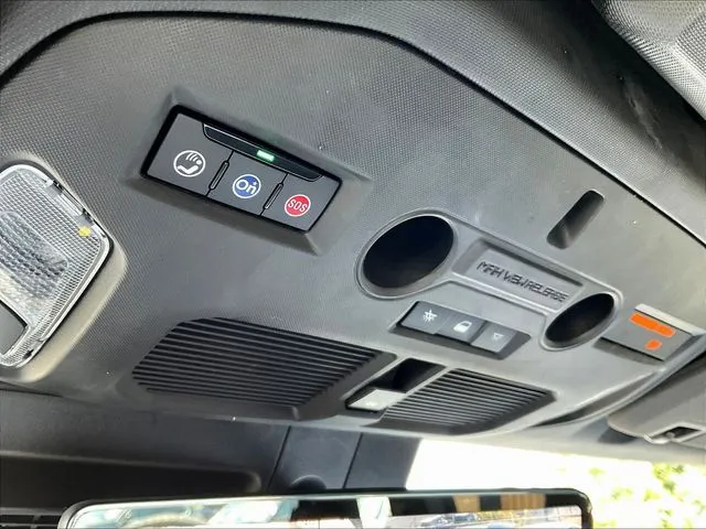 GMC Hummer EV SUV photo 17