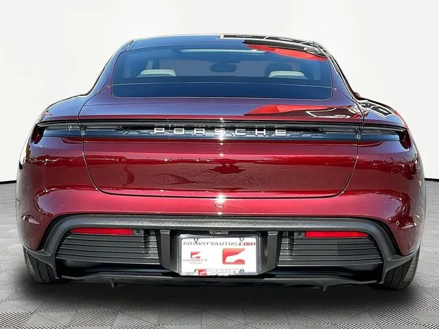 Porsche Taycan photo 6