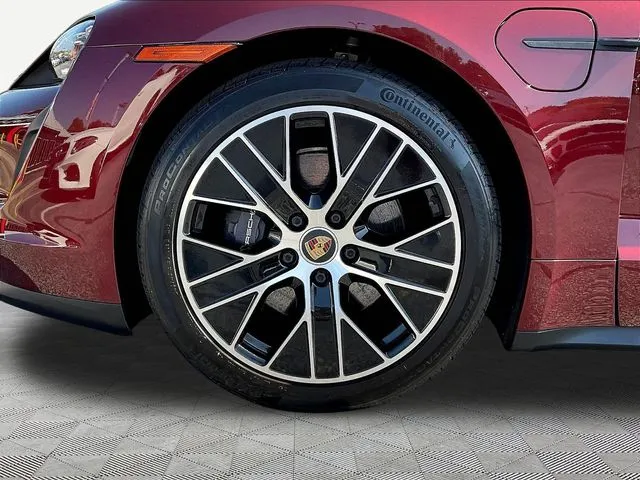 Porsche Taycan photo 31
