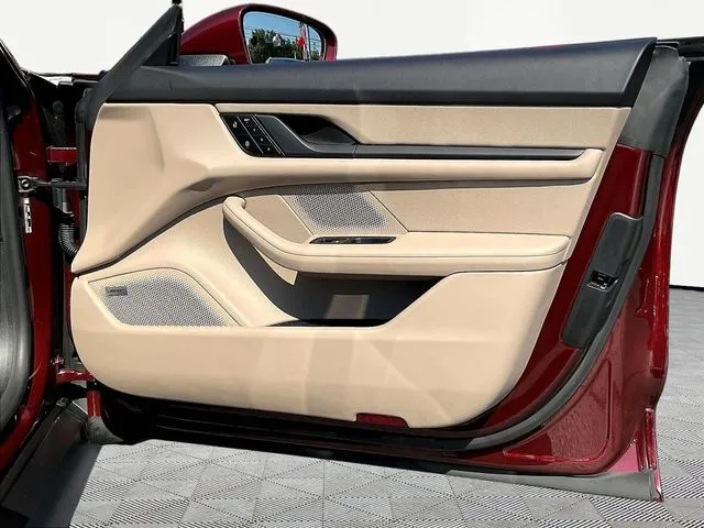 Porsche Taycan photo 27