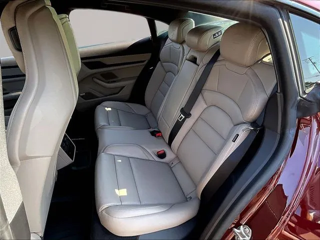 Porsche Taycan photo 21