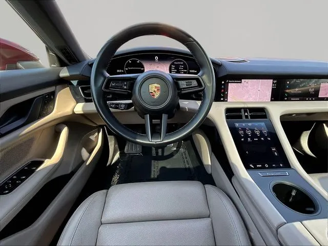 Porsche Taycan photo 10