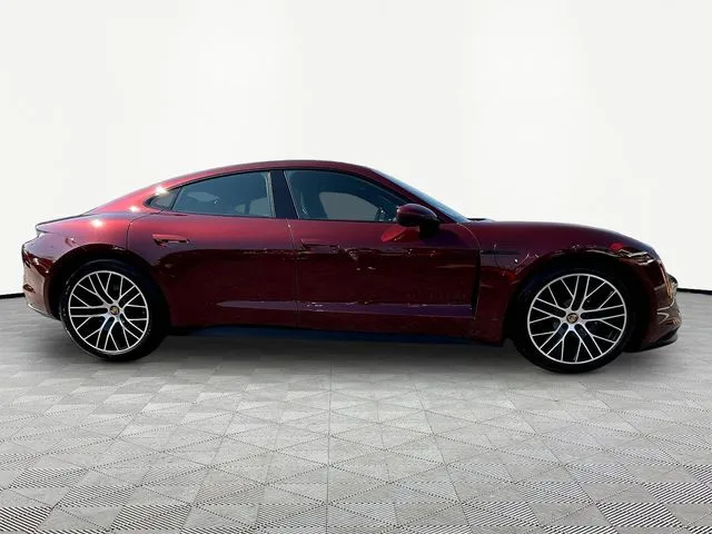Porsche Taycan photo 8