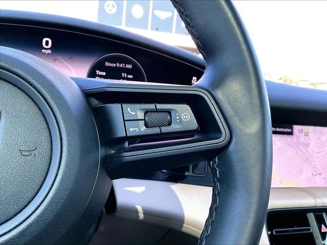 Porsche Taycan photo 14