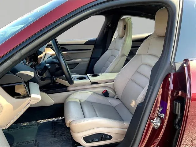 Porsche Taycan photo 20