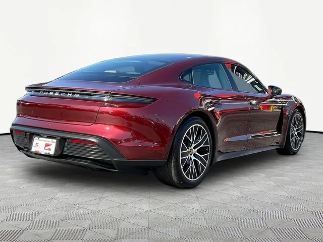 Porsche Taycan photo 7