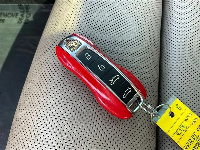 Porsche Taycan photo 32