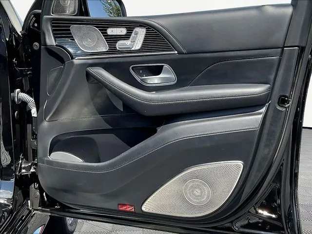 Mercedes-Benz GLS photo 29