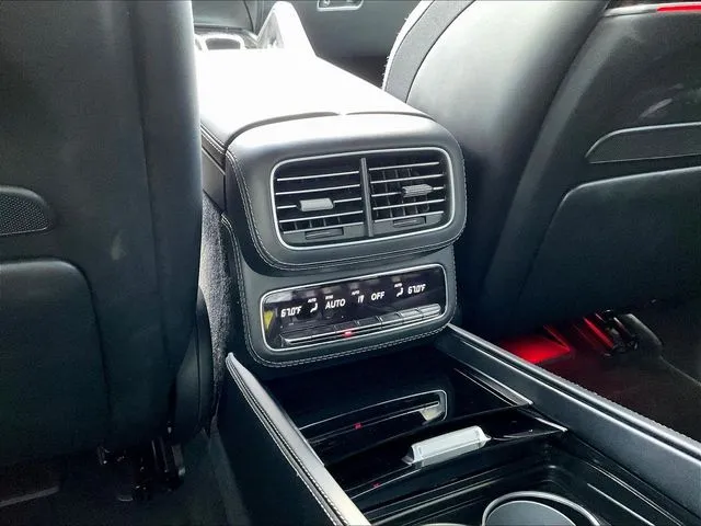 Mercedes-Benz GLS photo 12
