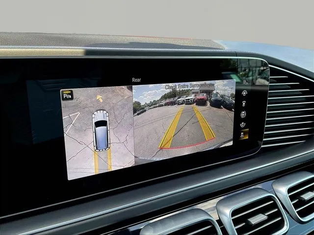 Mercedes-Benz GLS photo 16