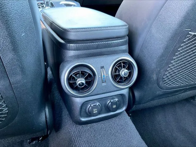 Kia Stinger photo 12