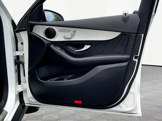Mercedes-Benz GLC photo 29