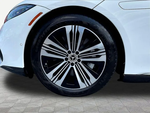 Mercedes-Benz EQS photo 34