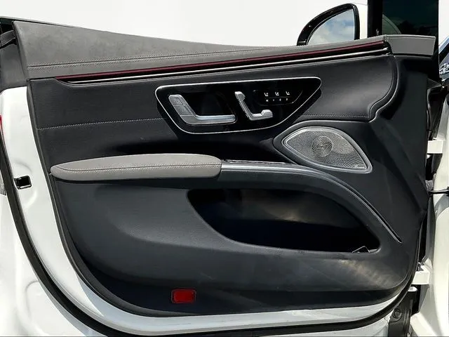 Mercedes-Benz EQS photo 22
