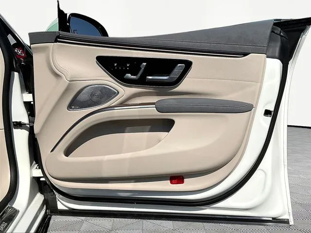 Mercedes-Benz EQS photo 30