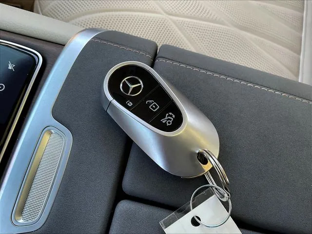 Mercedes-Benz EQS photo 35