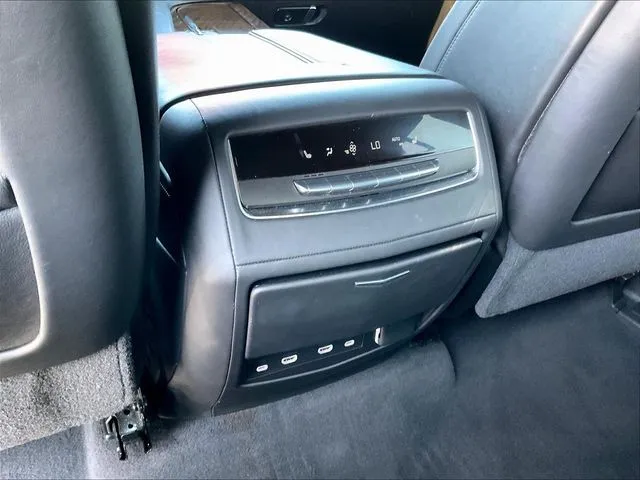 Cadillac Escalade photo 12