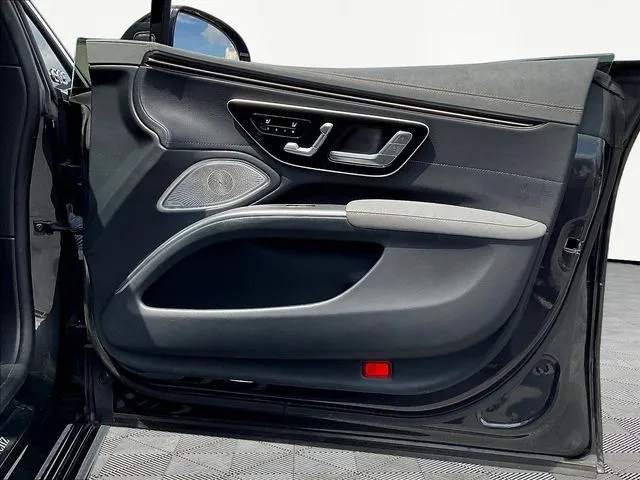 Mercedes-Benz EQS photo 28