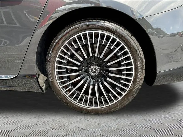 Mercedes-Benz EQS photo 32
