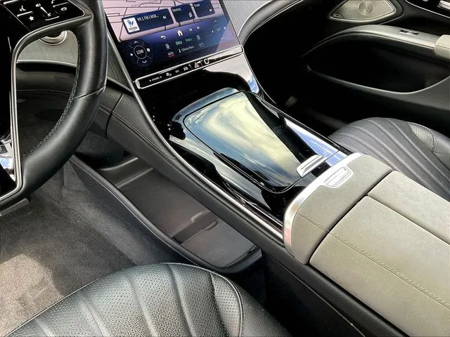 Mercedes-Benz EQS photo 18