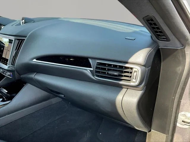 Maserati Levante photo 27
