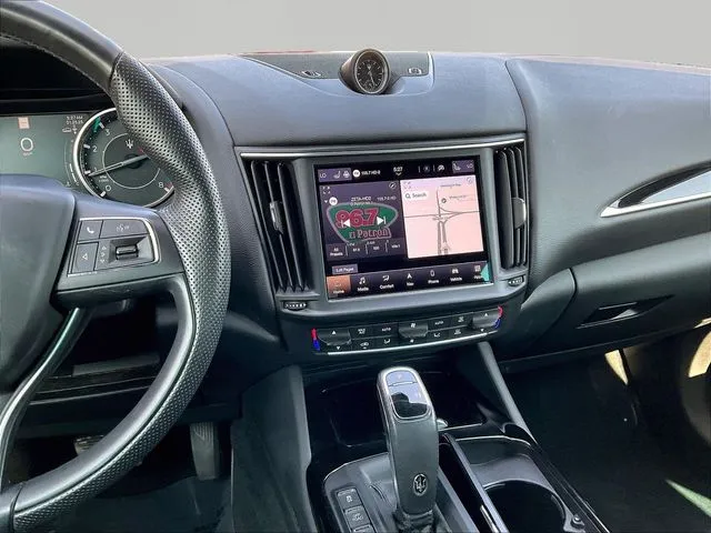 Maserati Levante photo 11
